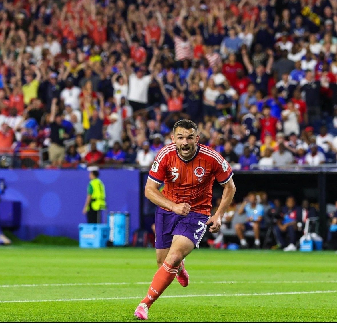 McGinn da el triunfo a Escocia sobre Haití 1-0.